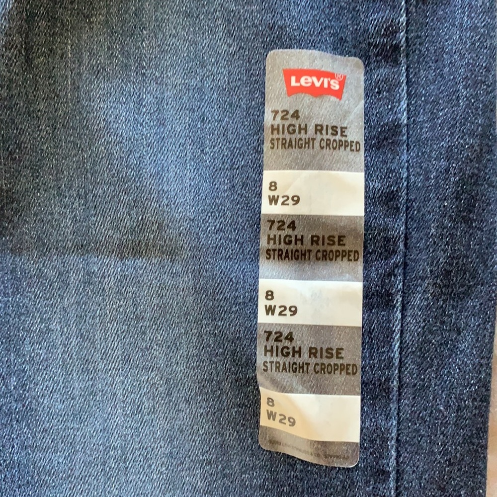 Cropped High Rise Levi’s Jeans - Picture 7 of 7